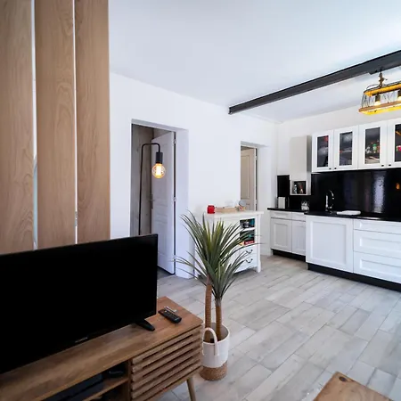 La Petite Parenthese Jardin, Parking & Proche Gare Tatil Evi Trappes